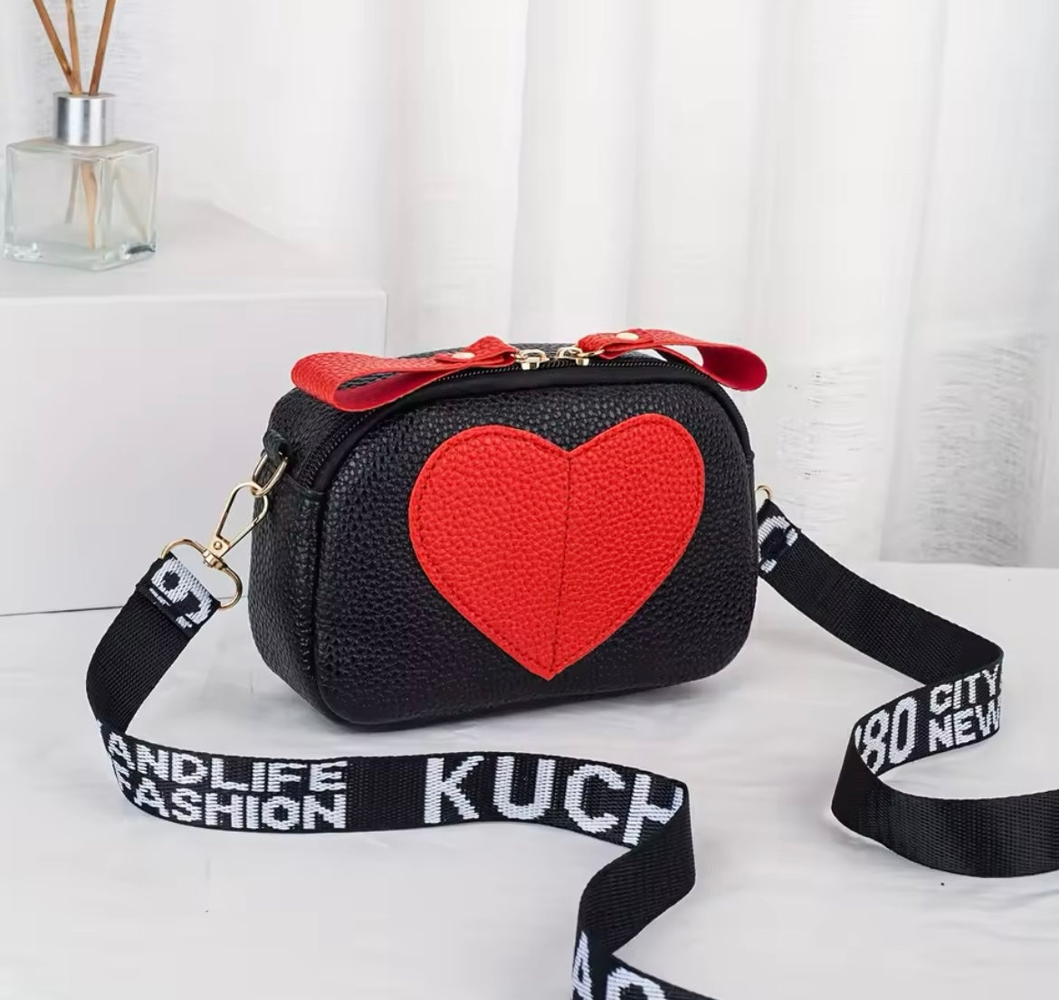 Heart shoulder bag